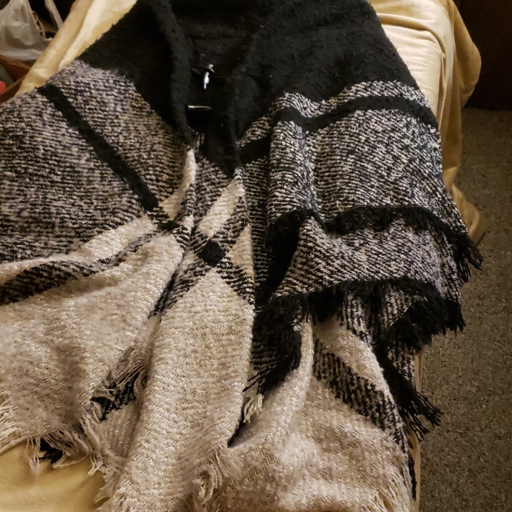 Shawl - Picture 2 of 4